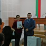 Присъждане на втора награда на конкурс "Опознай родината, за да я обикнеш"